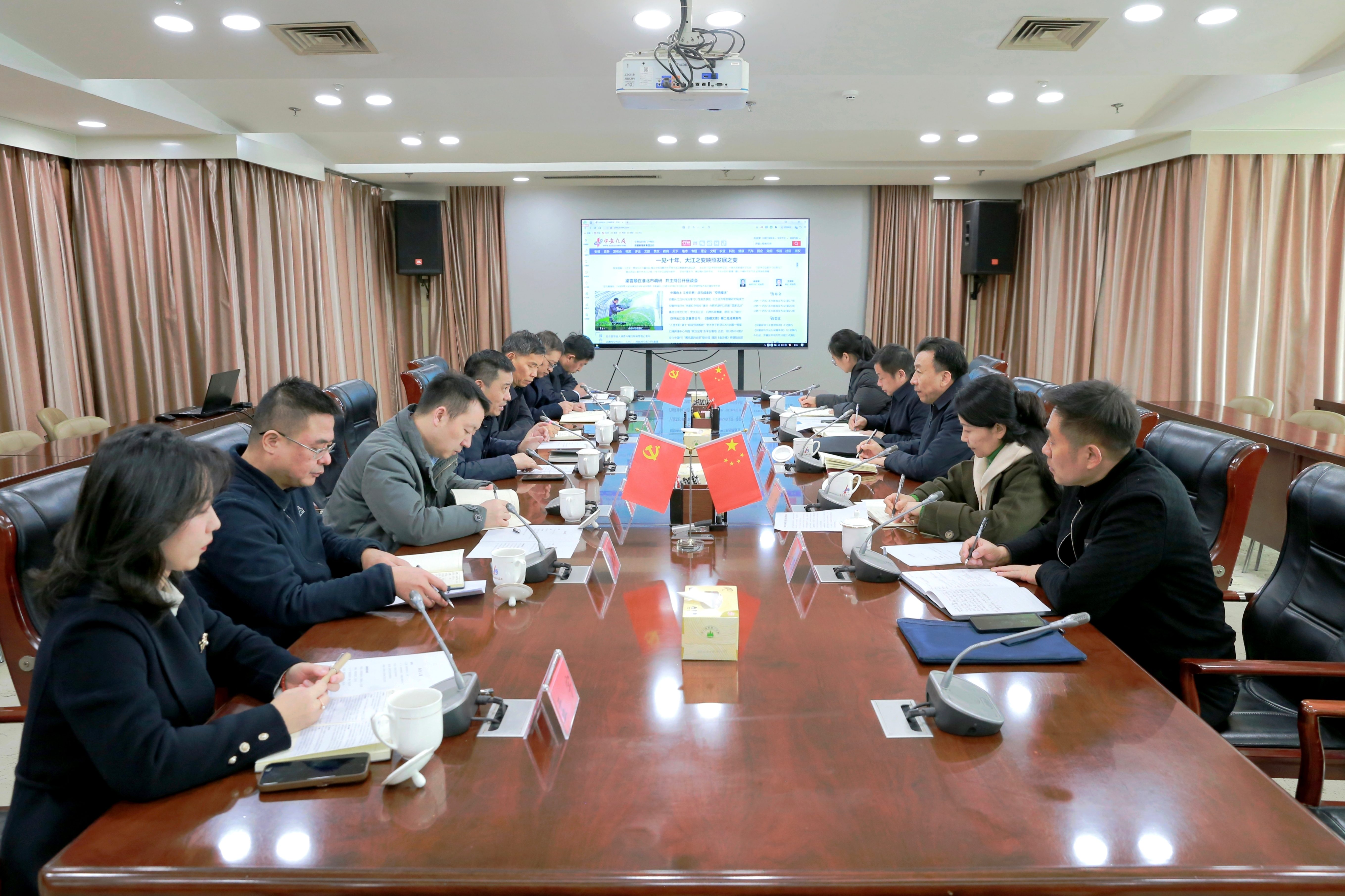 安徽省僑聯黨組書記、主席王汪苗一行到安徽新媒體集團調研座談